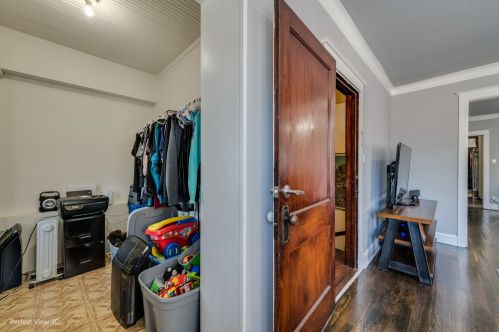 5755 Washtenaw Ave, Chicago IL 60659-3912 exterior