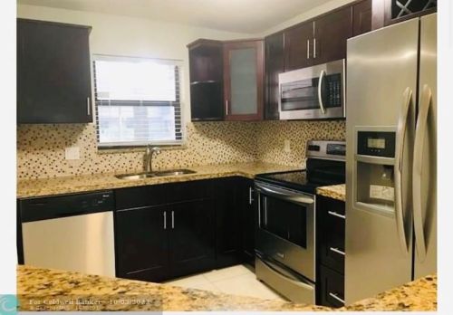 21900 Lake Forest Cir, Boca Raton, FL 33433-3304