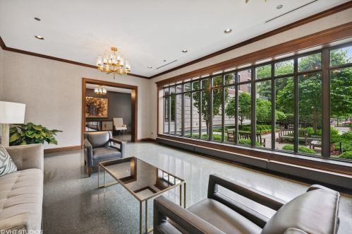 55 Delaware Pl, Chicago IL  60610-3360 exterior