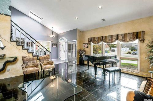 50 Annandale Rd, Commack NY 11725-1746 exterior