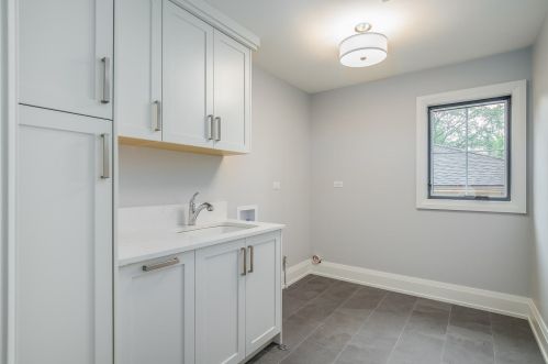 642 Hillside Ave, Elmhurst IL 60126-4247 exterior