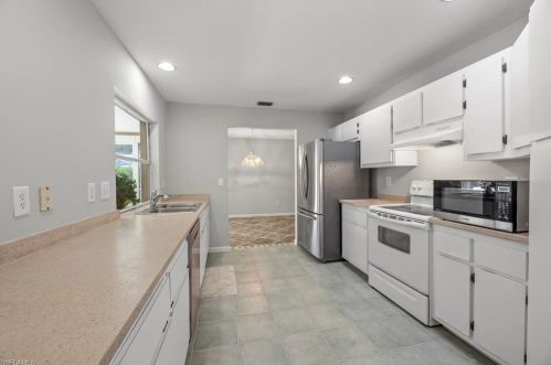 10268 Boca Cir, Naples FL 34109-7322 exterior