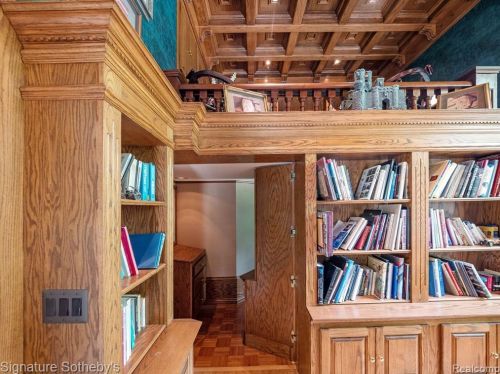 2009 Victoria Hl, Rochester MI exterior