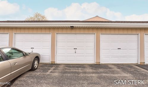 5972 Leisure South Dr, Grand Rapids MI 49548-6858 exterior