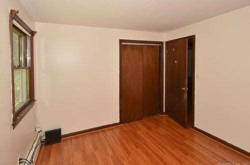 16 Ladd Rd, Ellington CT 06029-3104 exterior