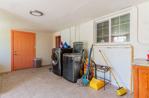 2911 50th Dr, Phoenix AZ  85031-3530 exterior