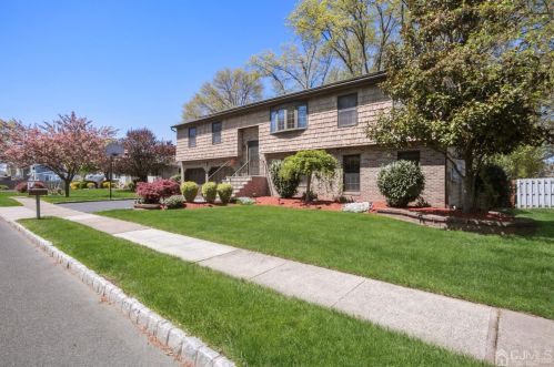 220 Shirley Ave, Edison, NJ 08820-1323