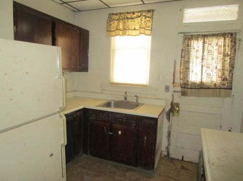 3104 Ashlyn St, Pittsburgh PA 15204-1706 exterior