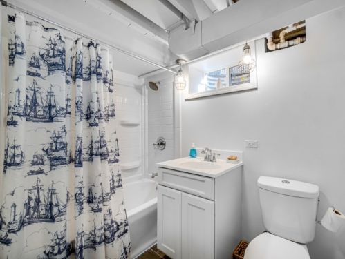 6343 Legett Ave, Chicago IL 60646-4231 exterior