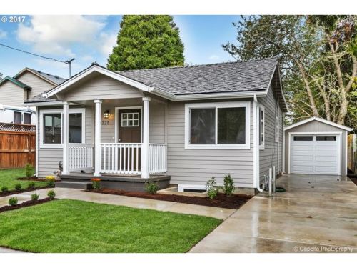 9225 Calhoun Ave, Portland, OR 97203-2443