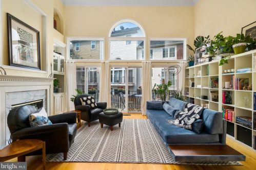 3803 Courtland Cir, Alexandria VA 22305-2061 exterior