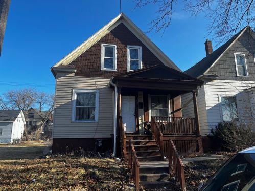 3160 29th St, Milwaukee, WI 53216-3816