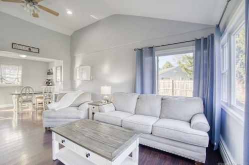 42 Apple St, Wallingford CT 06492-2904 exterior