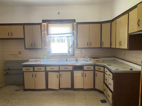 11914 Perry Ave, Chicago IL 60628-6127 exterior