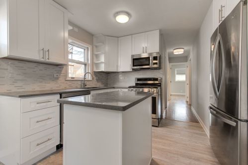 2959 Washtenaw Ave, Chicago IL 60645-3210 exterior