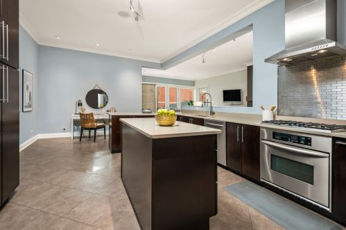 3635 Janssen Ave, Chicago IL 60613-3707 exterior