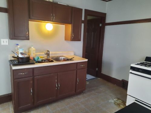 3337 6th St, Milwaukee WI 53215-5101 exterior