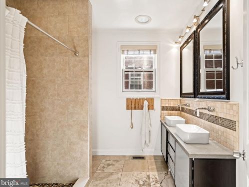 985 6th St, Philadelphia PA  19123-1405 exterior