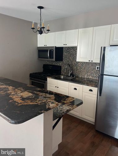 218 2nd St, Philadelphia PA  19128-1241 exterior