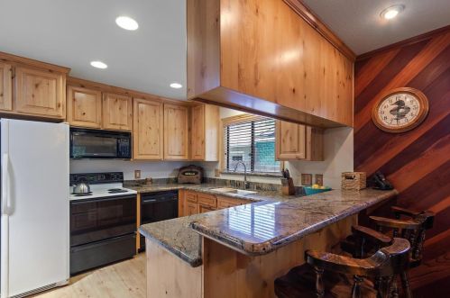 1601 Baywood Ln, Davis CA 95618-1409 exterior