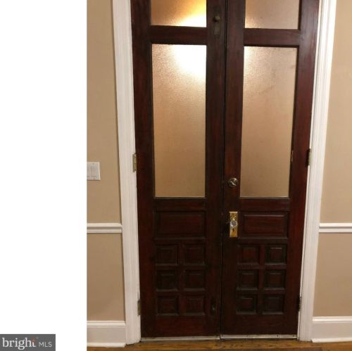 241 Bainbridge St, Philadelphia PA 19146-2034 exterior