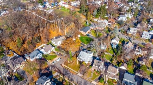 85 Lawrence Ave, Town Center NJ  07052-3707 exterior