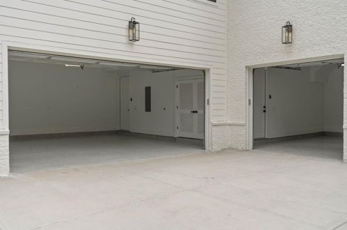 3918 Flowerland Dr, Atlanta GA  30319-1806 exterior