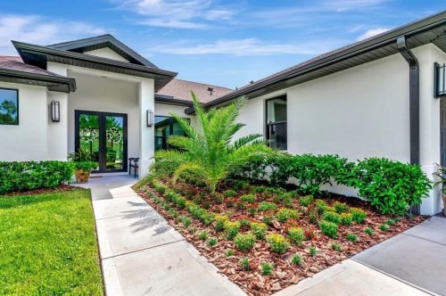 870 8 St, Naples FL 34120-0411 exterior