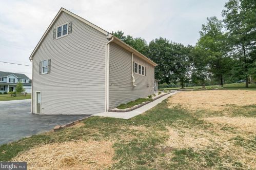 345 Pine Grove Rd, Hanover PA  17331-7702 exterior