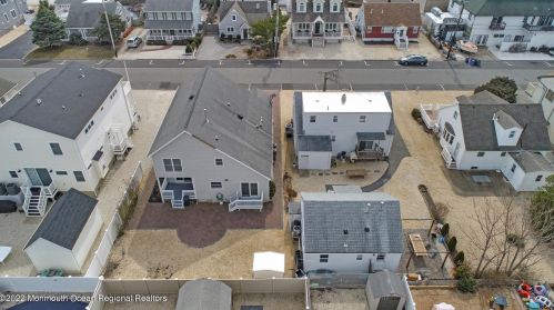 19 New Jersey Ave, Lavallette NJ 08735-2528 exterior