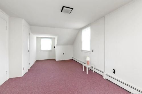 127 Berry St, Valley Stream NY 11580-3422 exterior