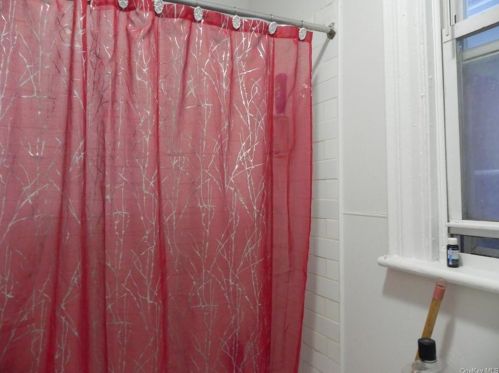 1847 Holland Ave, Bronx NY 10467-8304 exterior