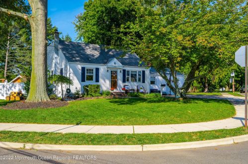 30 Schiverea Ave, East Freehold NJ 07728-1854 exterior