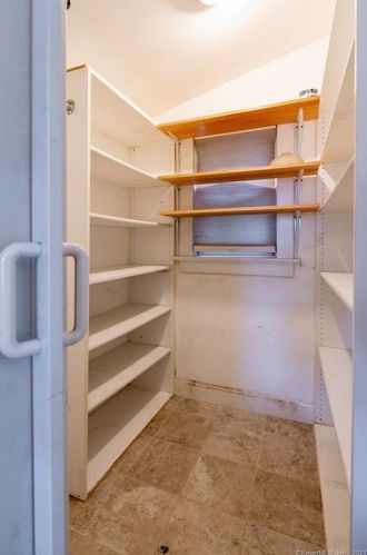 17 Chestnut St, Greenwich CT 06830-5952 exterior