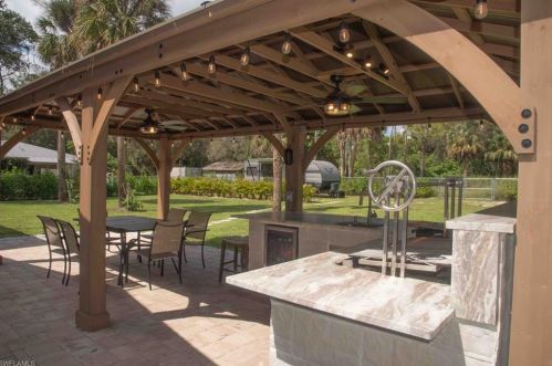 5975 Grn Blvd, Naples FL 34116-4827 exterior