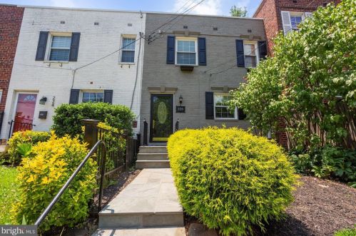 226 Aspen St, Alexandria, VA 22305-1812