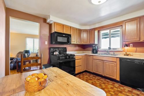 579 Montclair St, Pittsburgh PA 15217-2808 exterior