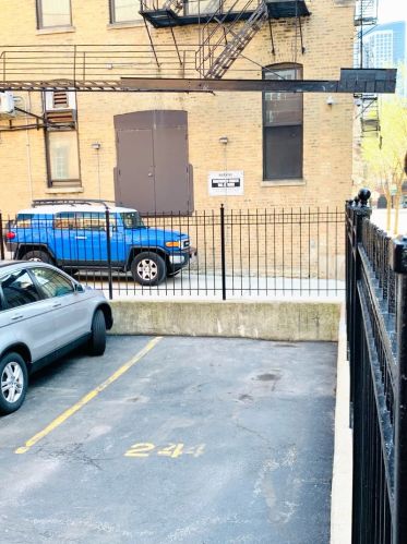 369 Superior St, Chicago IL  60654-3515 exterior