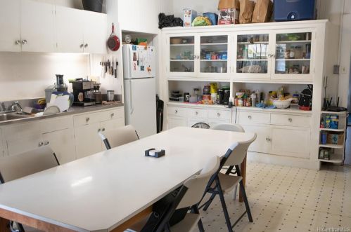 1347 Palolo Ave, Honolulu HI 96816-2528 exterior