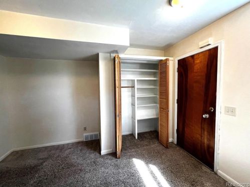 5204 Park Lake Rd, East Lansing MI 48823-3800 exterior