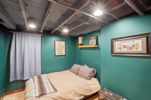 3067 Gresham Ave, Chicago IL 60618-6708 exterior