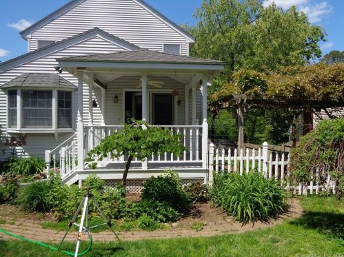 54 Spring St, Manchester, CT 06040-6639