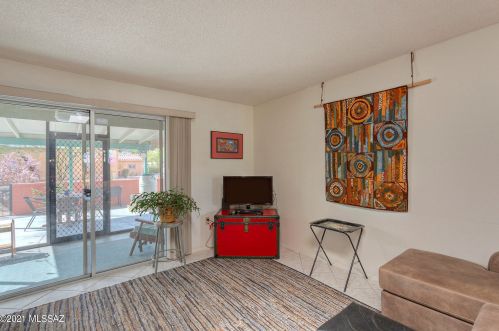 318 Calle Del Chancero, Green Valley AZ 85614-3028 exterior