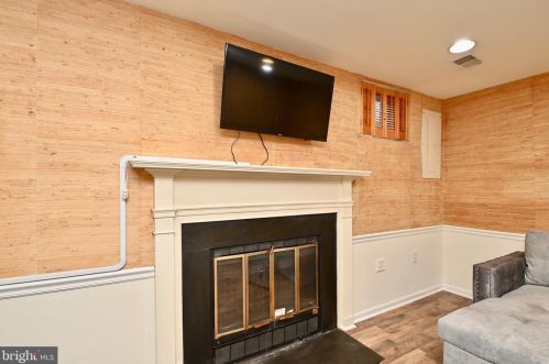 5648 Ridge View Dr, Alexandria VA  22310-1467 exterior