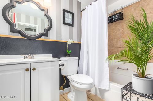 2221 61 Dr, Phoenix AZ 85033-4603 exterior