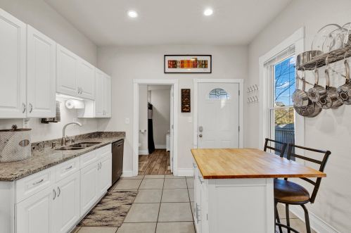 1718 Rusk Ave, Milwaukee WI 53207-2504 exterior