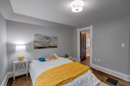 1418 Jenifer St, Madison WI  53703-3719 exterior