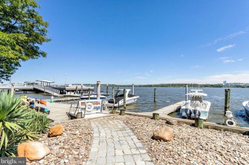 25 Wilkes St, Alexandria VA 22314-3853 exterior