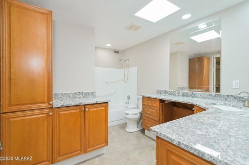 8648 Kenyon Dr, Tucson AZ  85710-4234 exterior