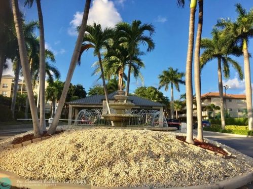 14 Royal Palm Way, Boca Raton FL  33432-8760 exterior